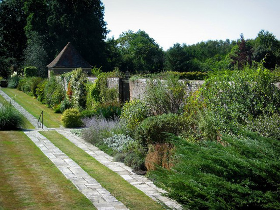 Great-Maytham-Hall-garden