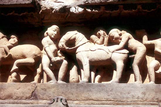 India-erotic-sculpture